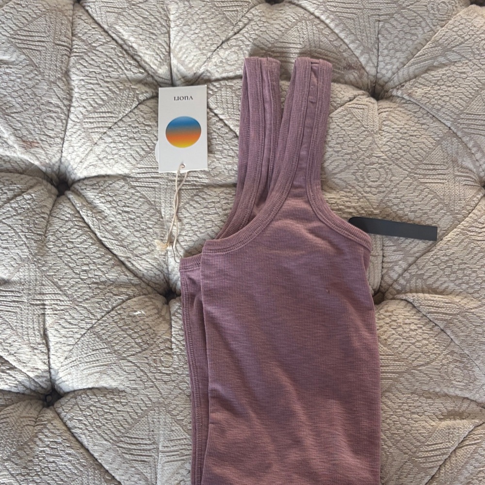 Vuori sunrise crop tank Size M in Orchid
